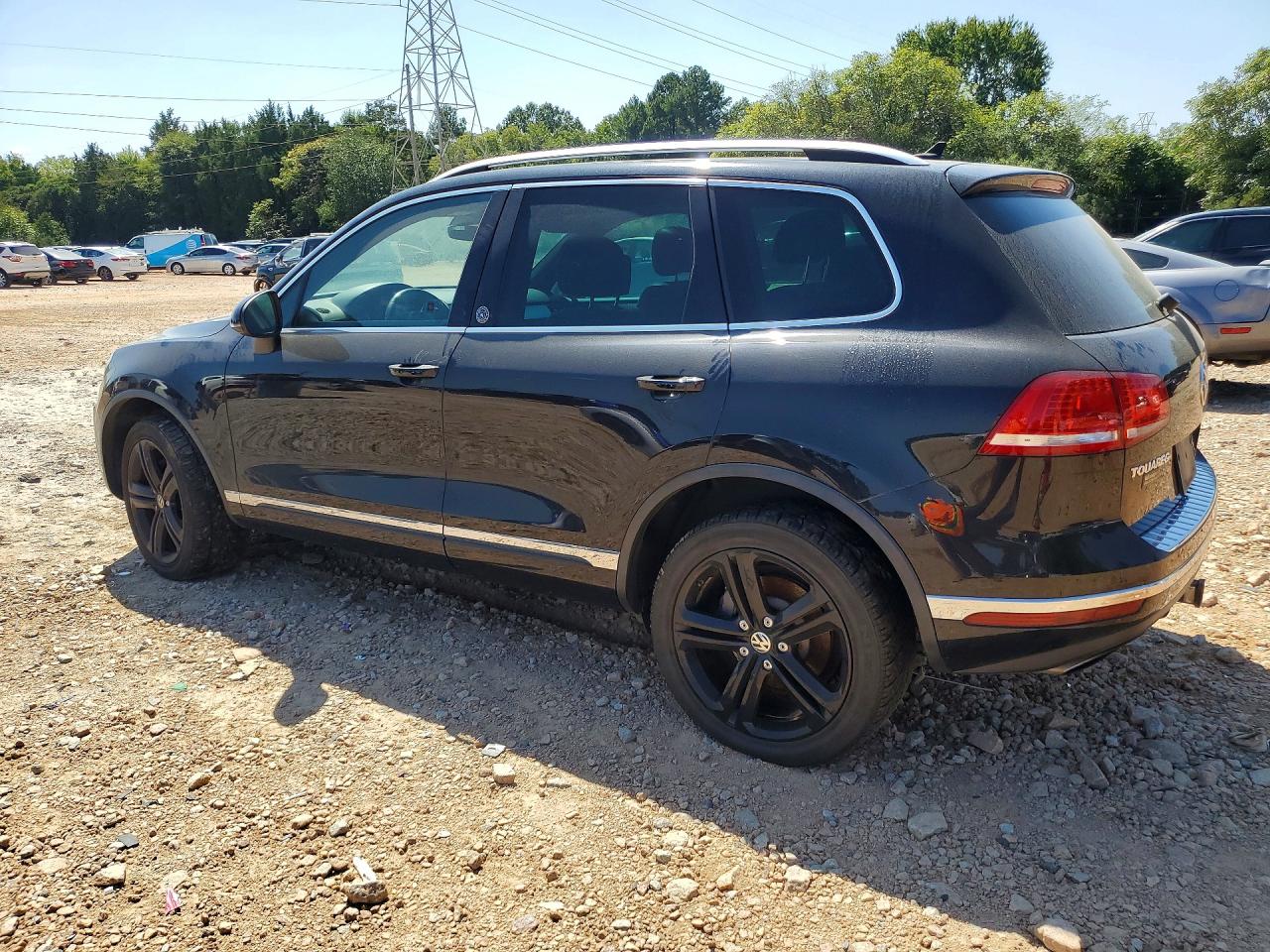 2017 VOLKSWAGEN TOUAREG WOLFSBURG — photo 2