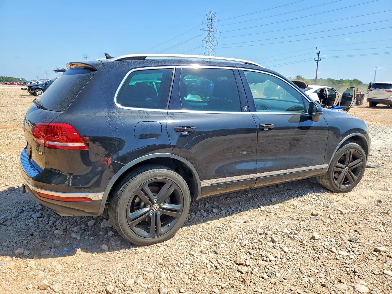 2017 VOLKSWAGEN TOUAREG WOLFSBURG — photo 3