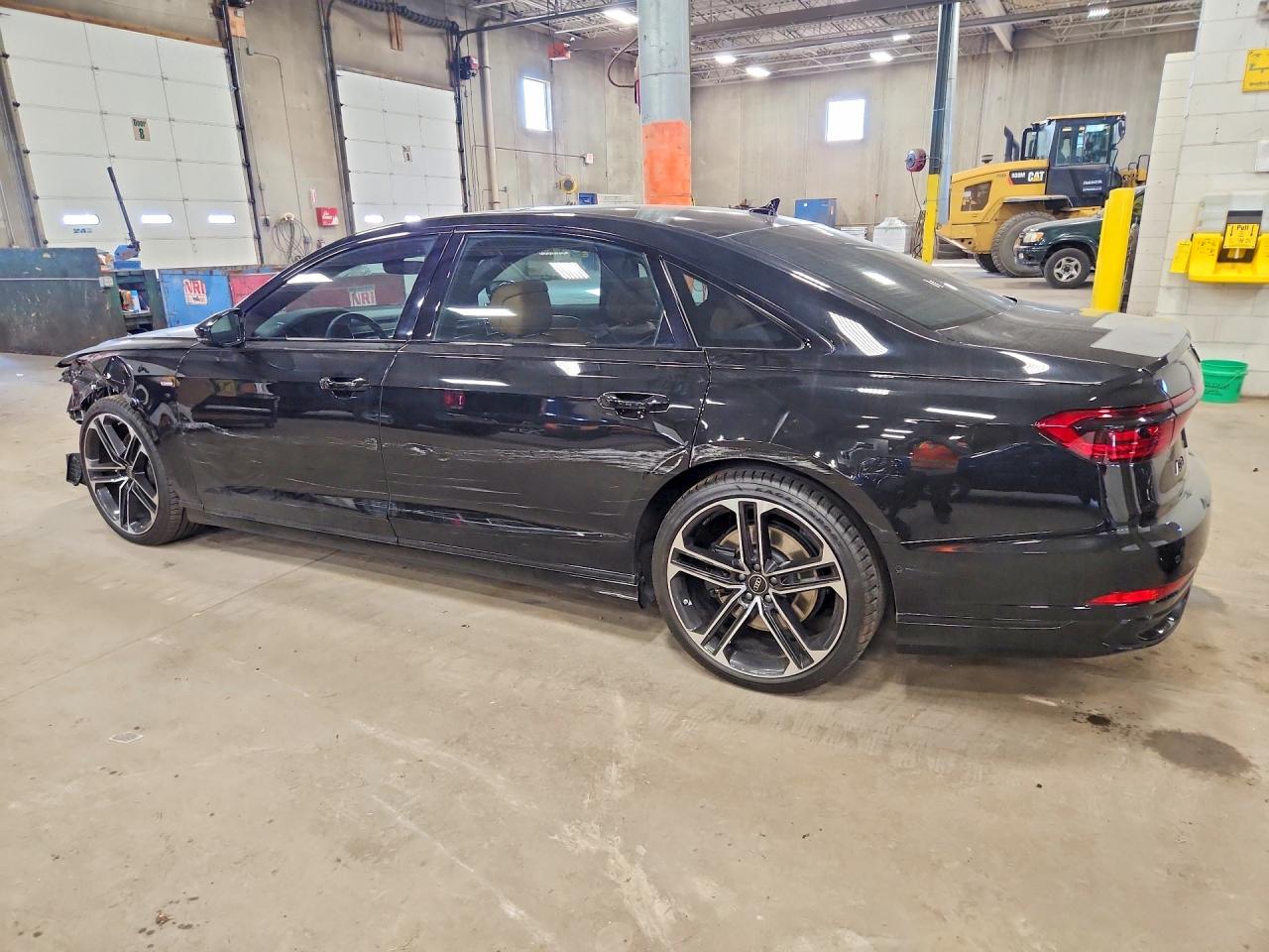 2025 AUDI A8 L — photo 2