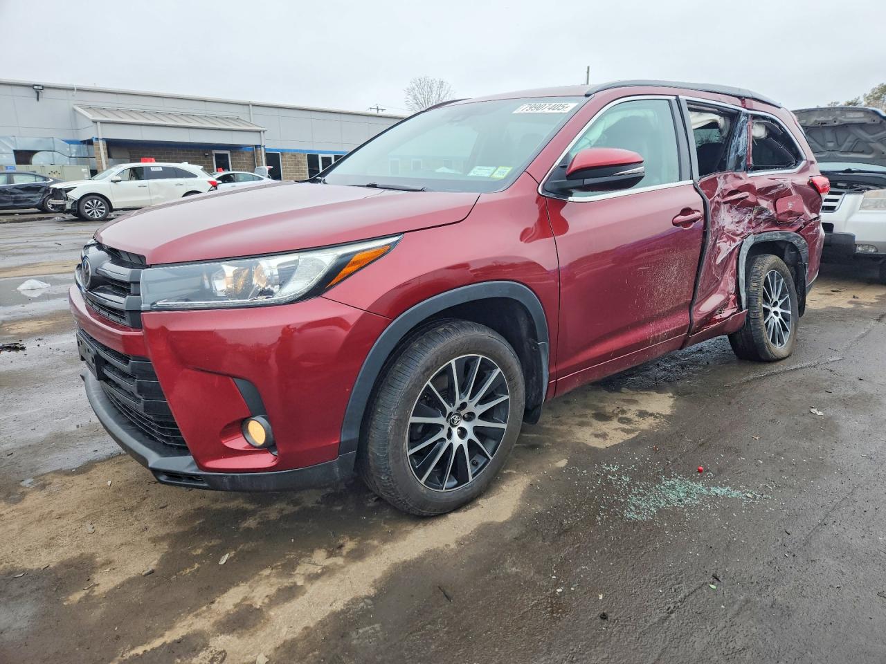 2018 TOYOTA HIGHLANDER SE