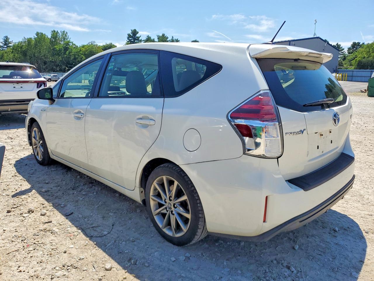 2017 TOYOTA PRIUS V FIVE — снимка 2