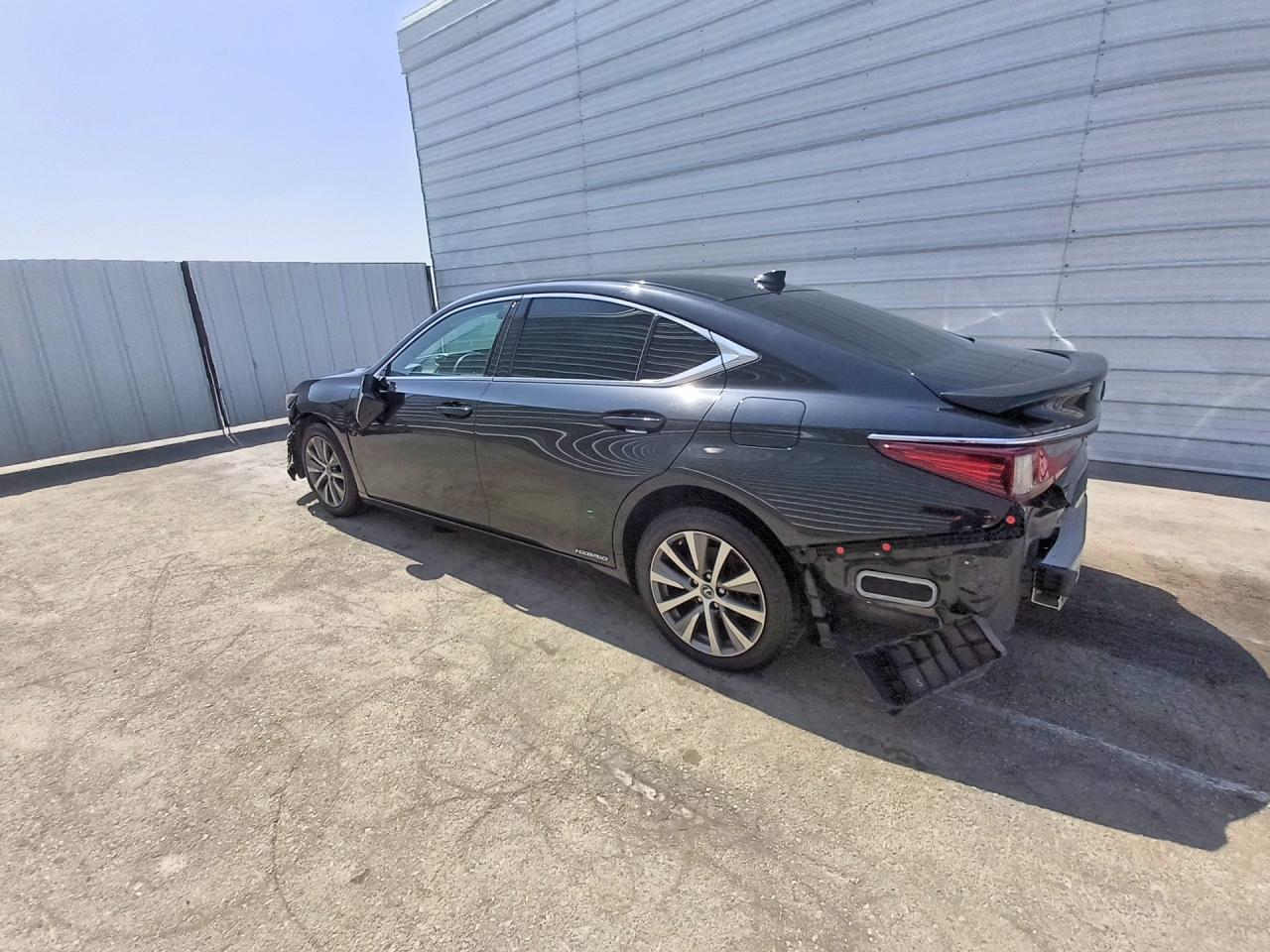 2020 LEXUS ES 300H BASE — снимка 2