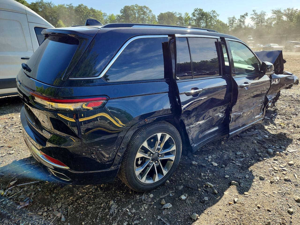 2023 JEEP GRAND CHEROKEE OVERLAND 4XE — снимка 3