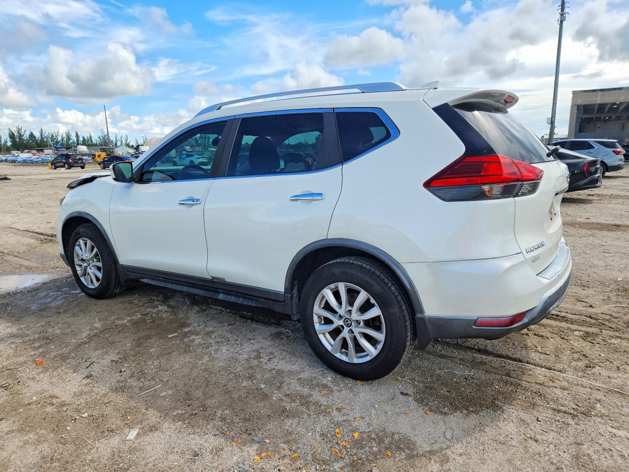 2017 NISSAN ROGUE SV — снимка 2