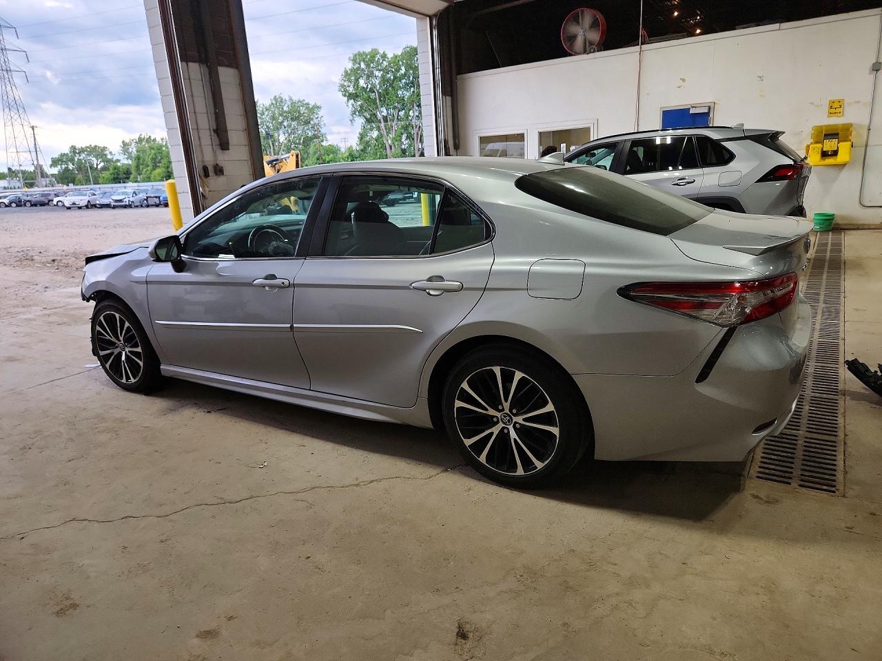 2019 TOYOTA CAMRY SE — снимка 2