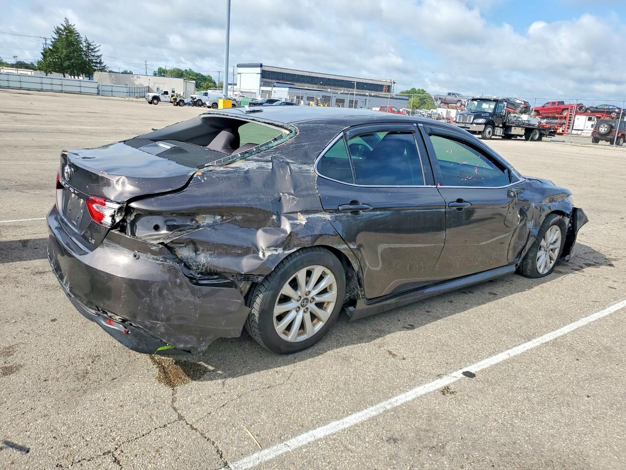 2019 TOYOTA CAMRY LE — снимка 3