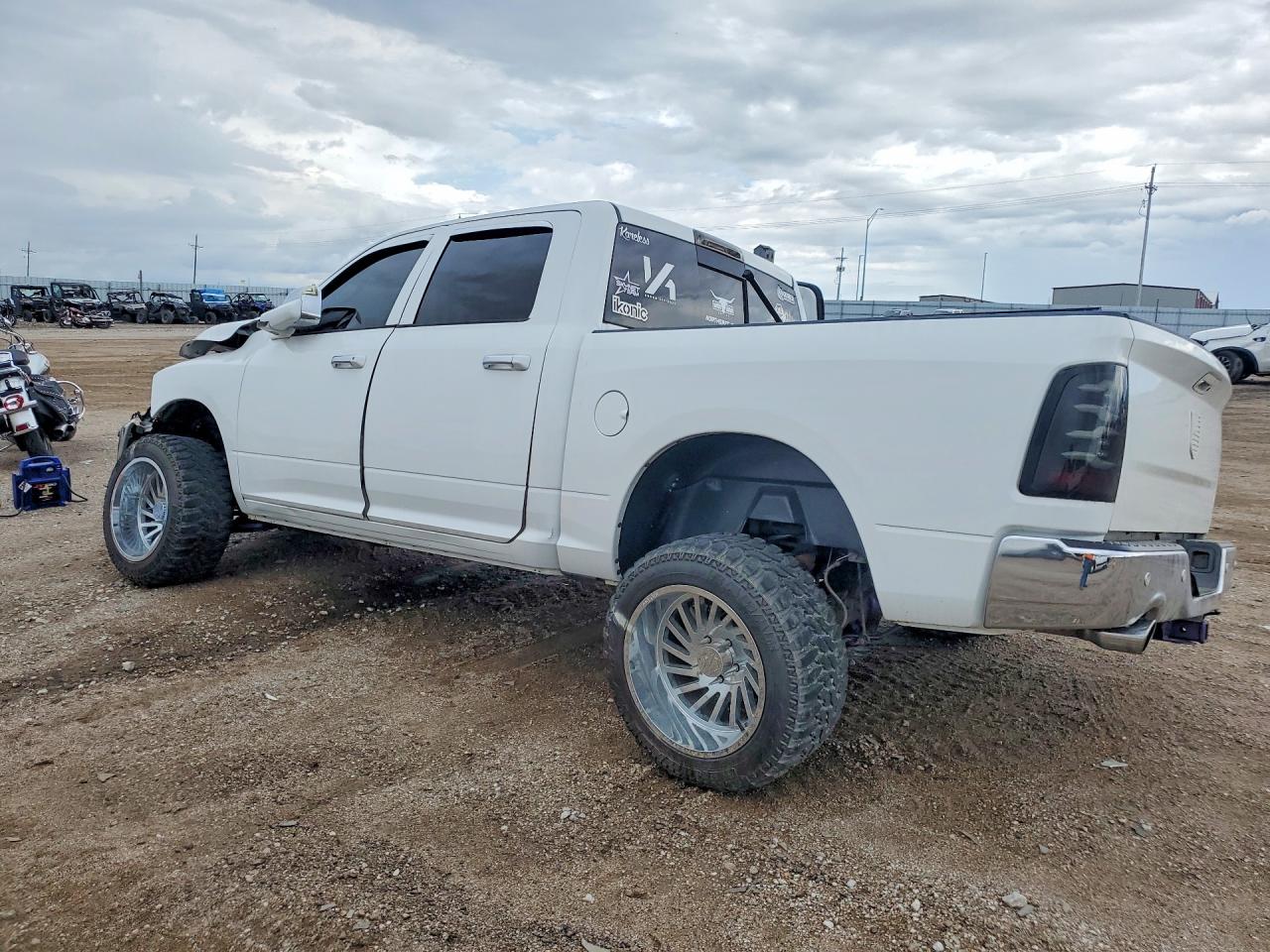 2016 RAM 1500 SLT — снимка 2
