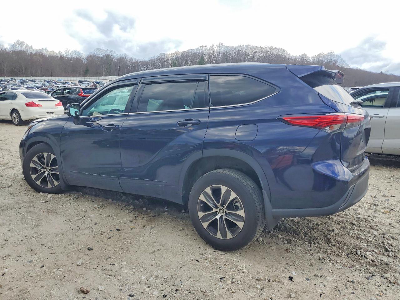 2022 TOYOTA HIGHLANDER XLE — снимка 2