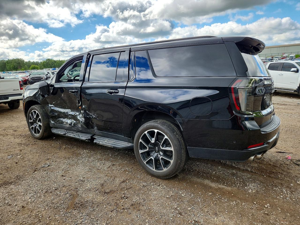 2025 CHEVROLET SUBURBAN K1500 RST — снимка 2