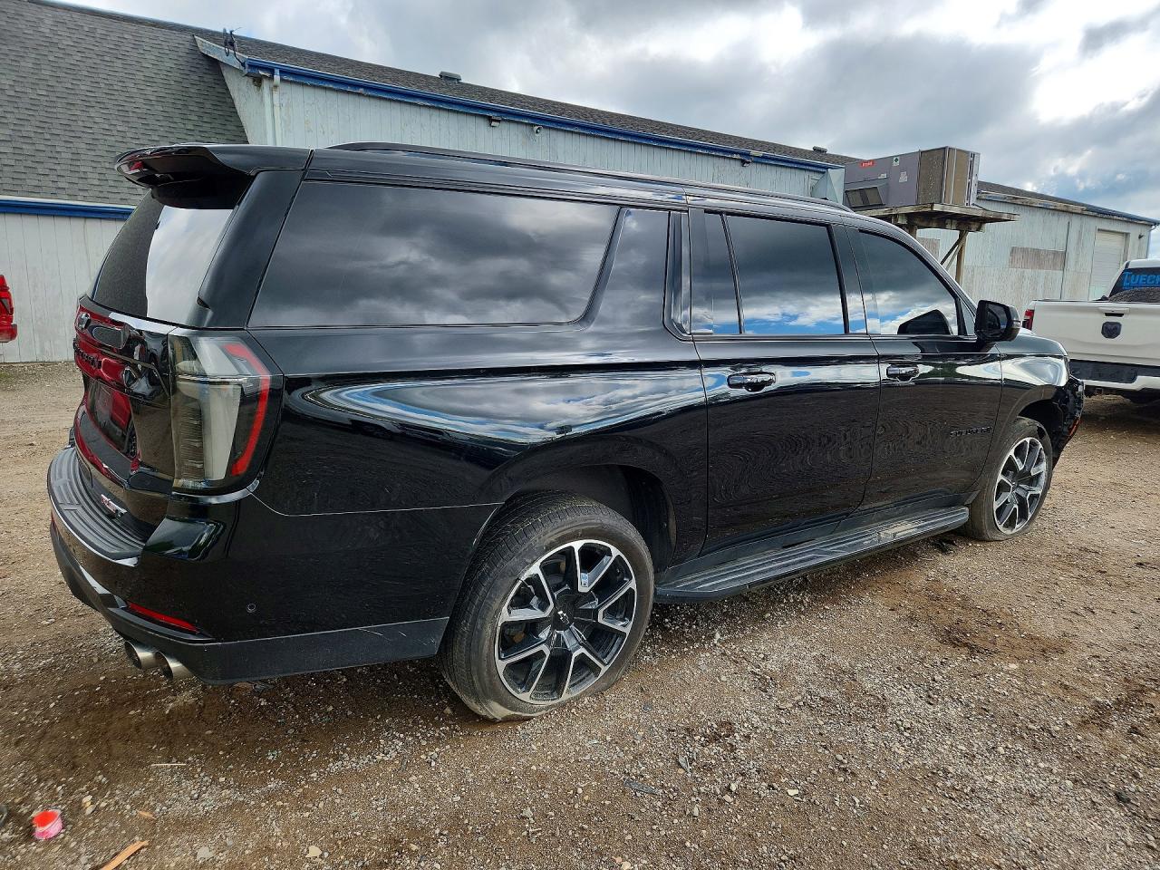 2025 CHEVROLET SUBURBAN K1500 RST — снимка 3