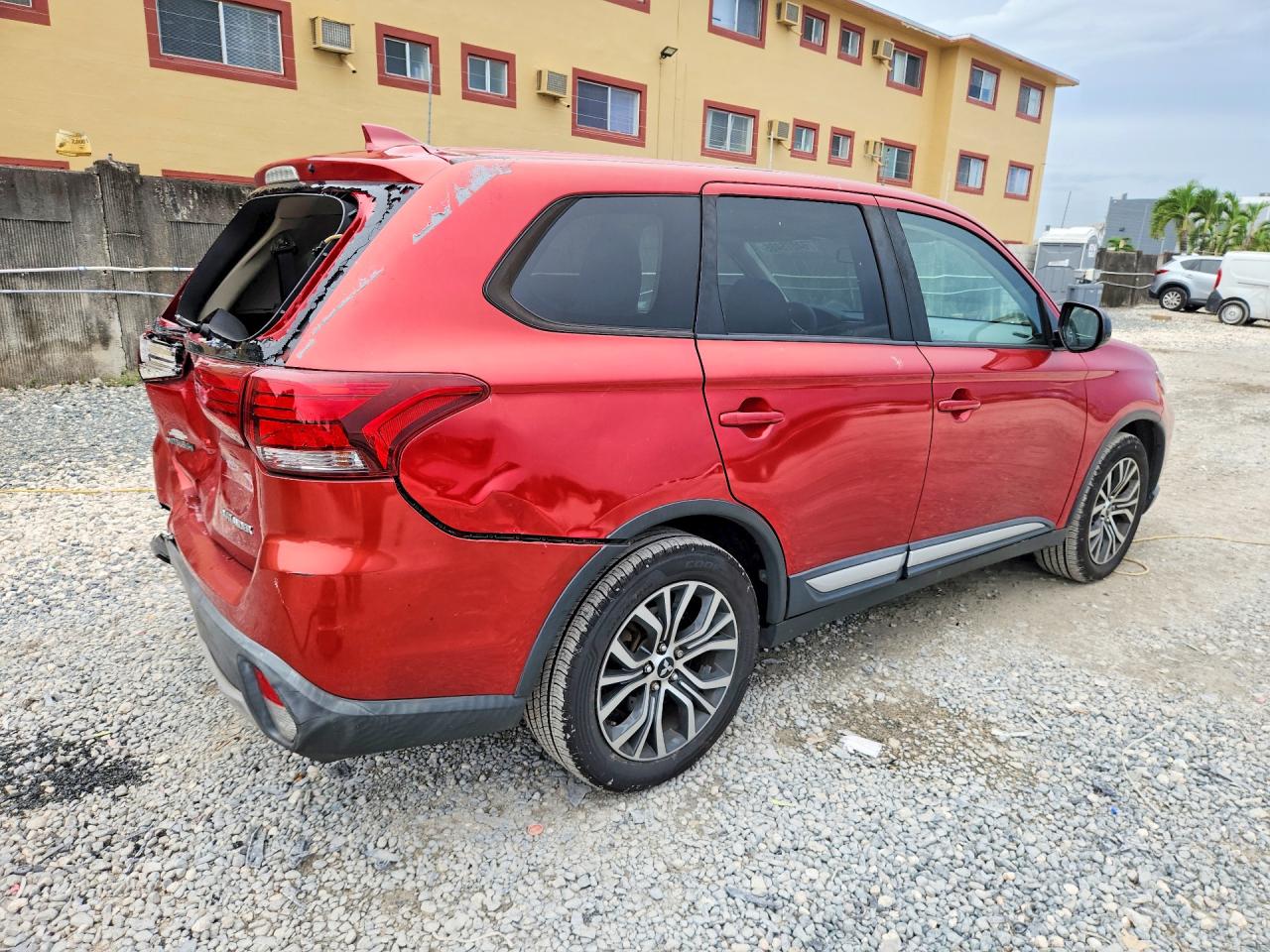 2018 MITSUBISHI OUTLANDER ES — снимка 3