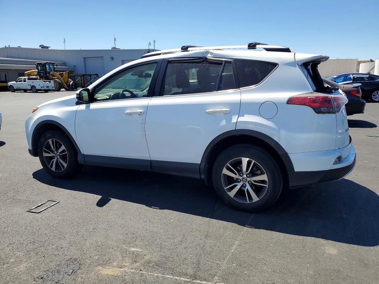 2017 TOYOTA RAV4 XLE — снимка 2