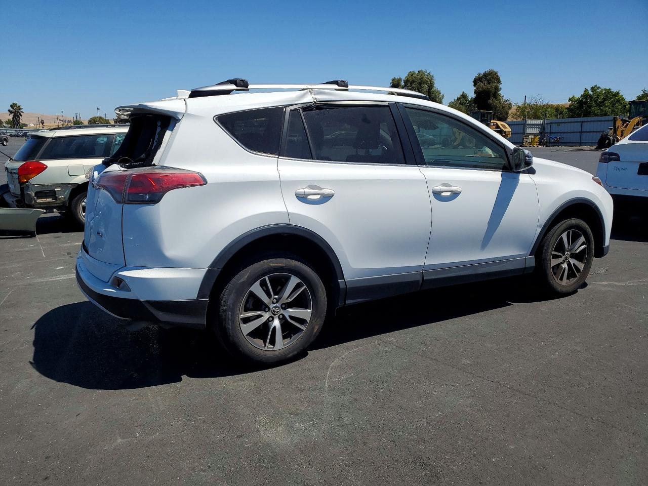 2017 TOYOTA RAV4 XLE — снимка 3