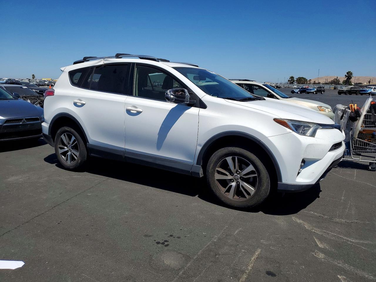 2017 TOYOTA RAV4 XLE — снимка 4