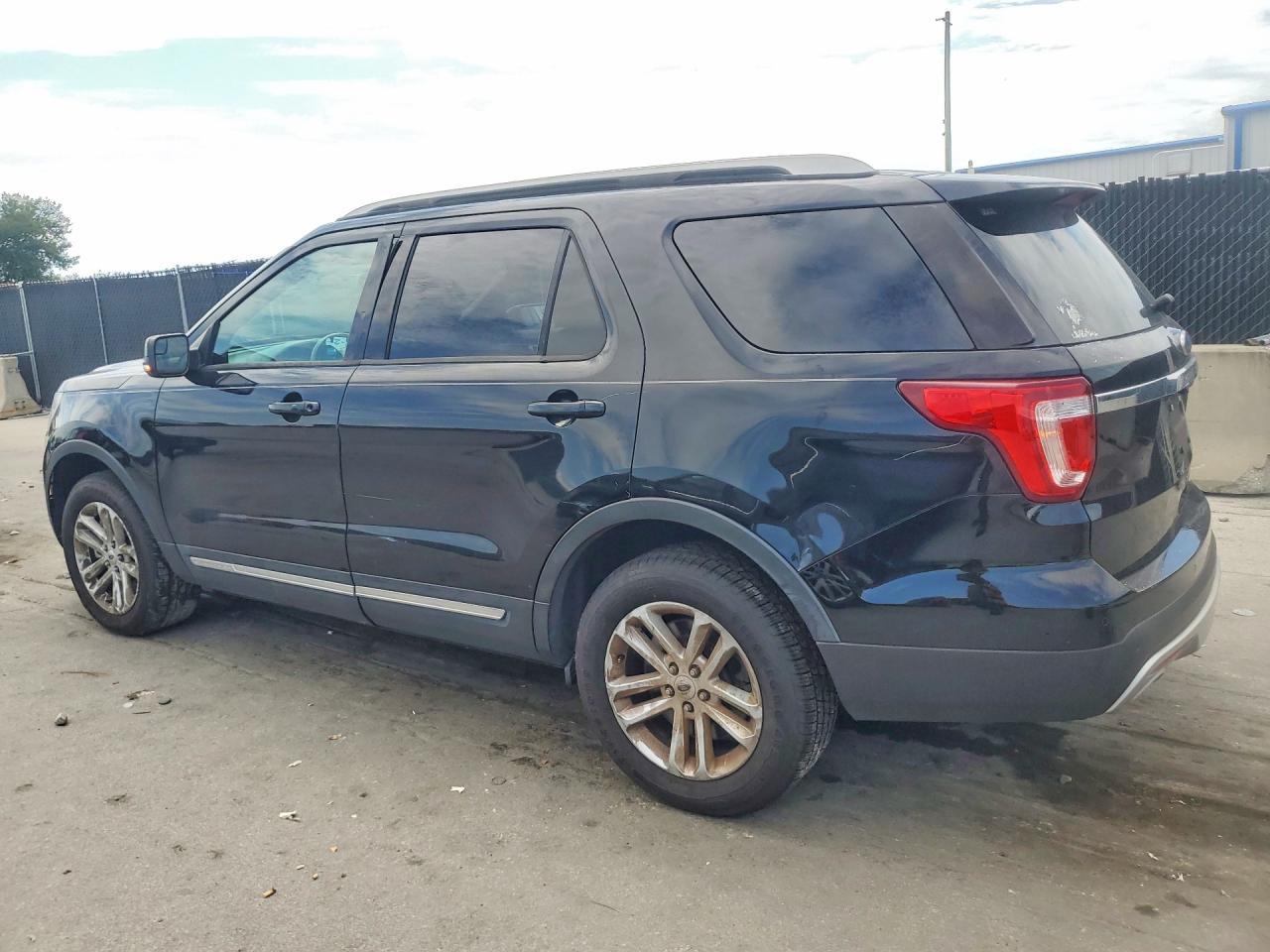 2017 FORD EXPLORER XLT — снимка 2