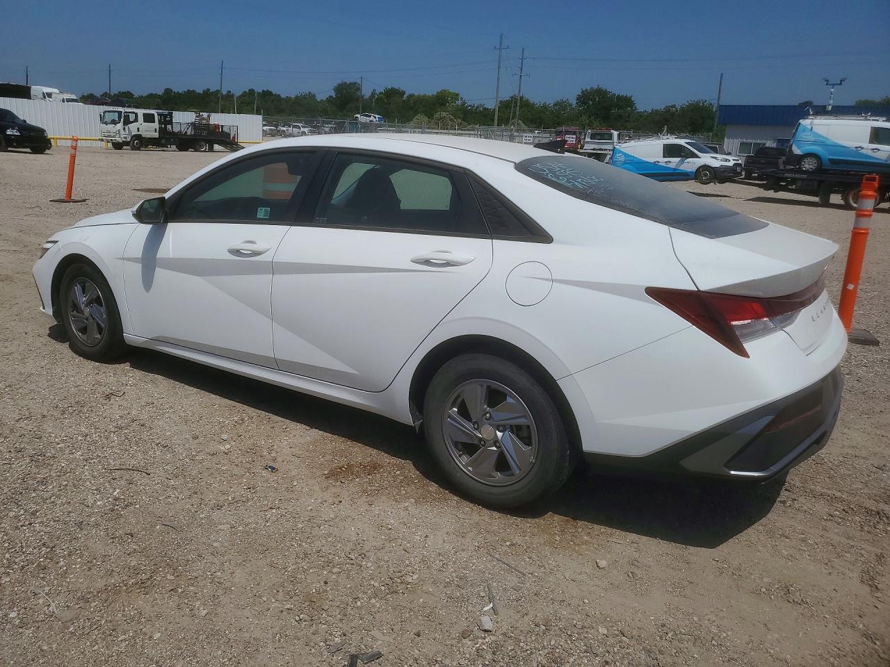 2024 HYUNDAI ELANTRA SE — снимка 2