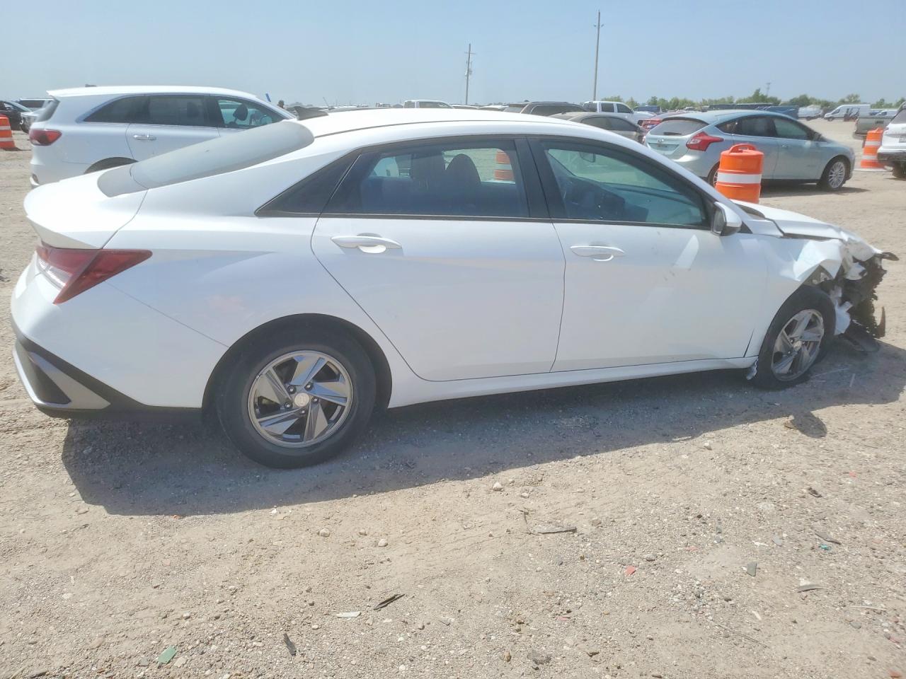 2024 HYUNDAI ELANTRA SE — снимка 3