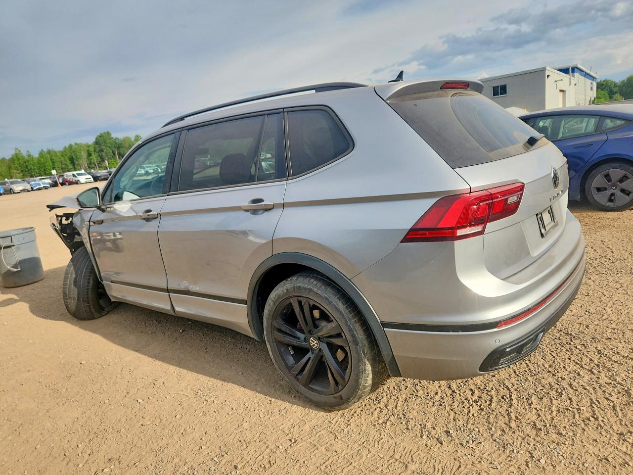 2023 VOLKSWAGEN TIGUAN SE R-LINE BLACK — снимка 2