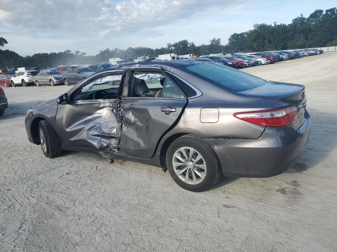 2017 TOYOTA CAMRY LE LE — снимка 2