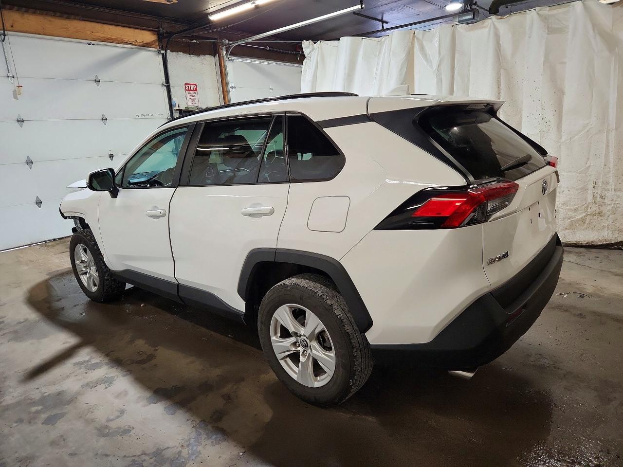 2021 TOYOTA RAV4 XLE — снимка 2