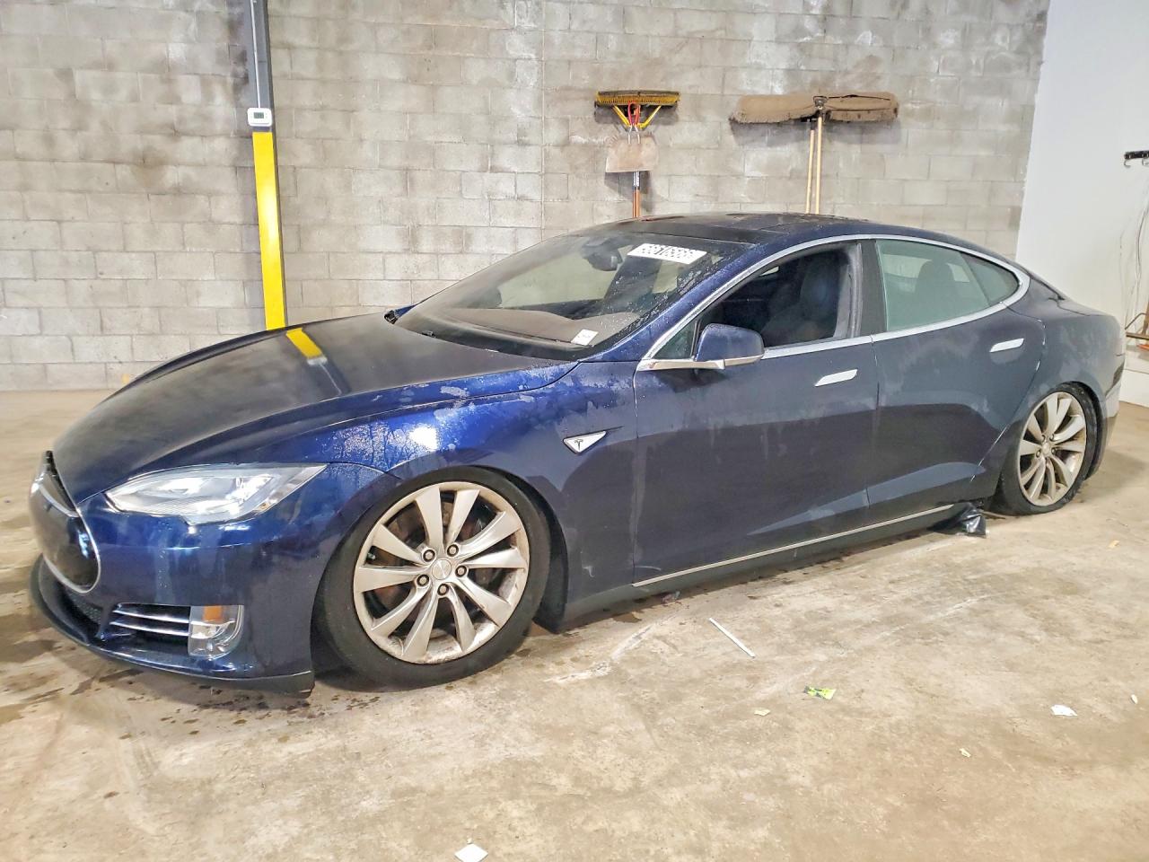 2015 TESLA MODEL S 85D