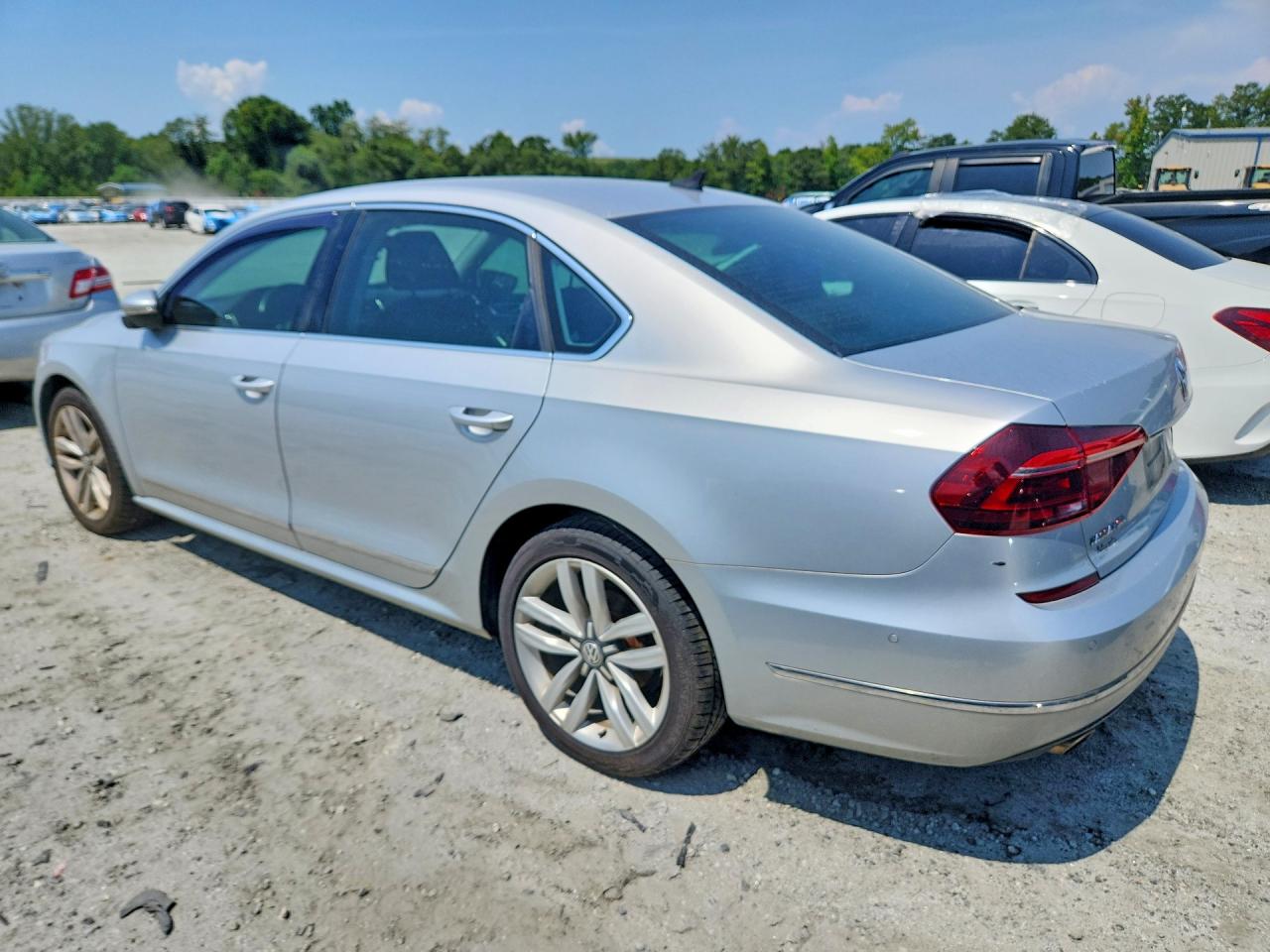 2017 VOLKSWAGEN PASSAT SEL PREMIUM — снимка 2