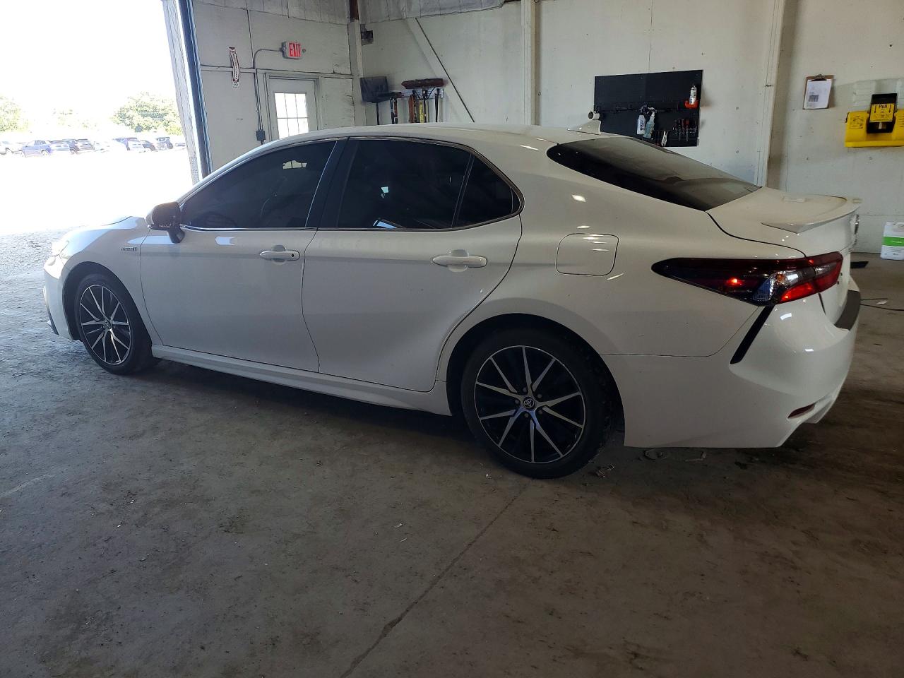 2021 TOYOTA CAMRY SE — снимка 2