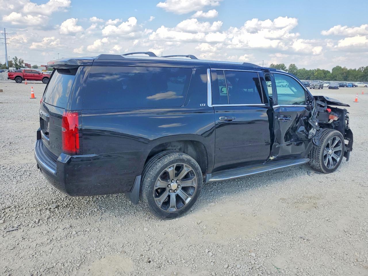 2016 CHEVROLET SUBURBAN K1500 LTZ — снимка 3