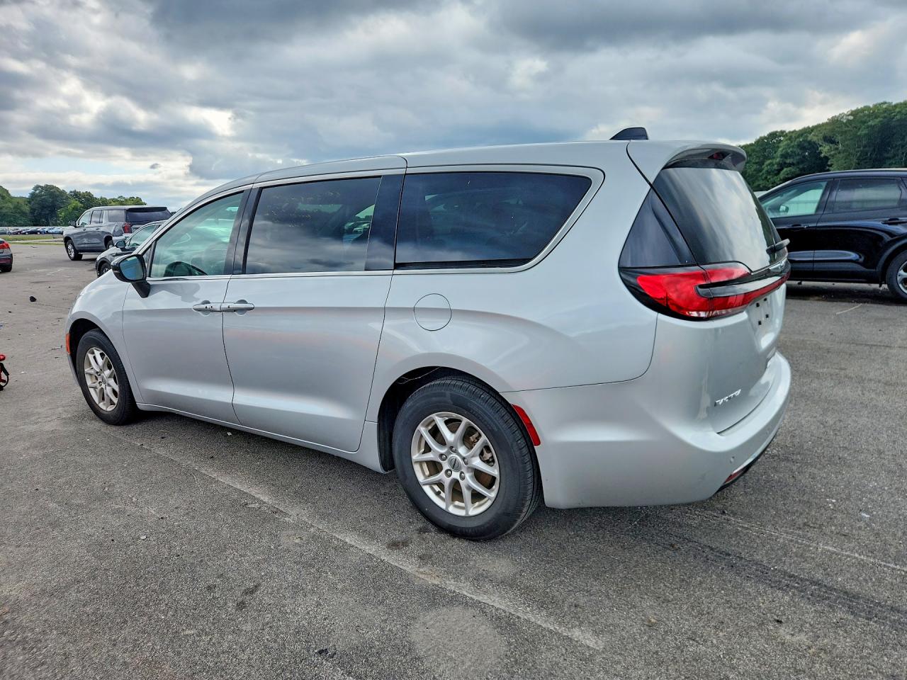 2024 CHRYSLER PACIFICA TOURING L — снимка 2
