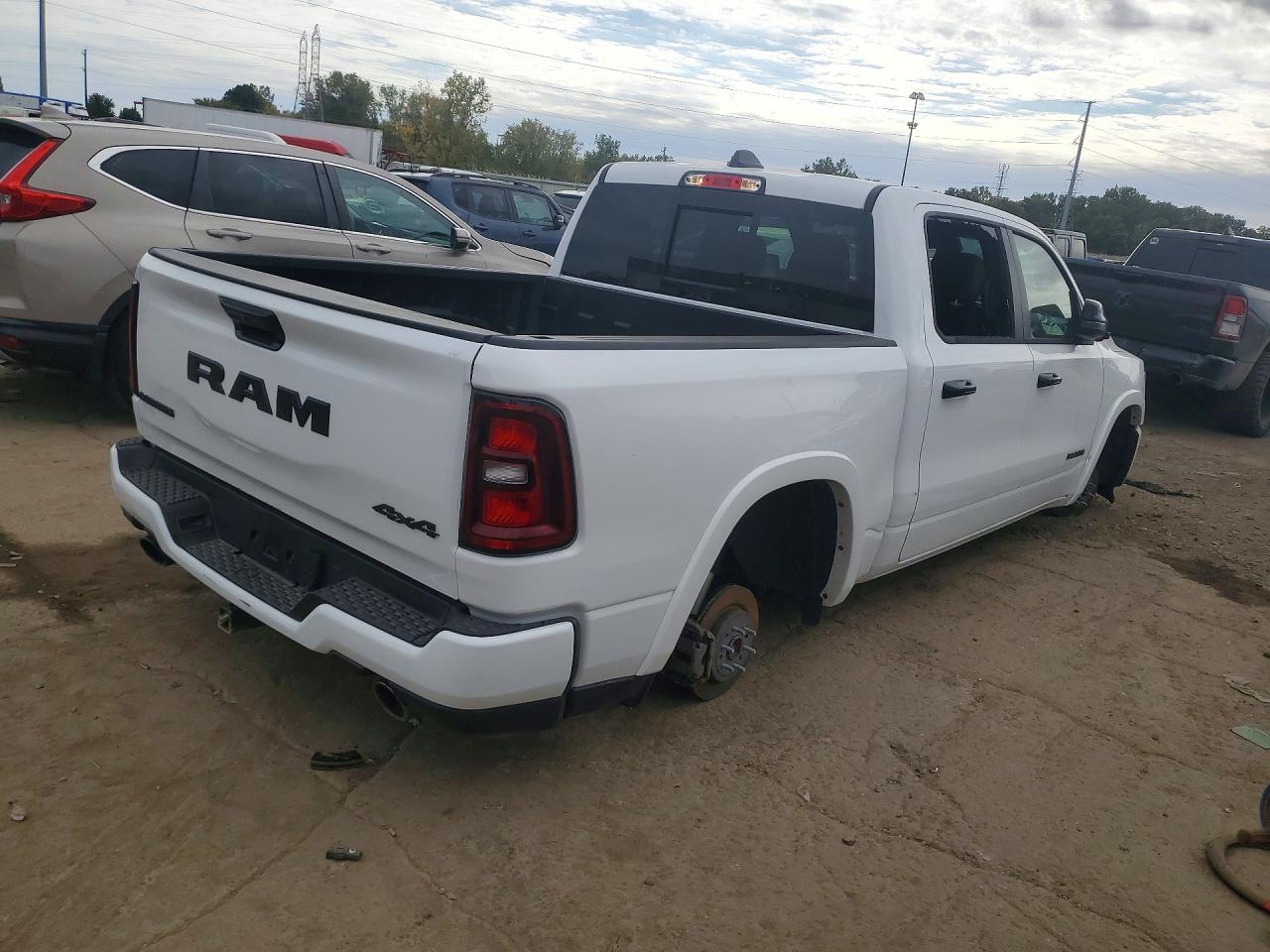 2026 RAM 1500 LARAMIE — снимка 3