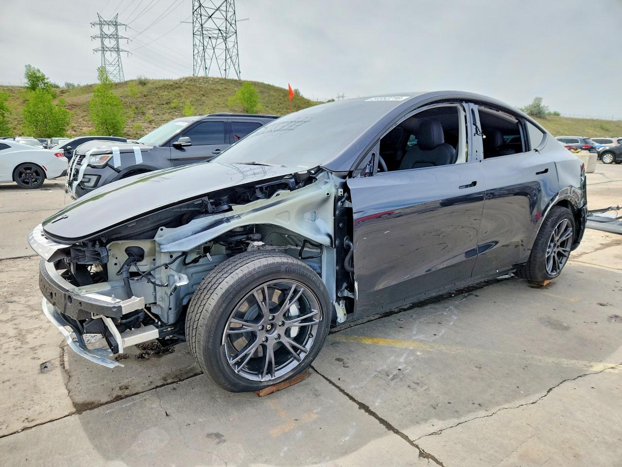 2025 TESLA MODEL Y