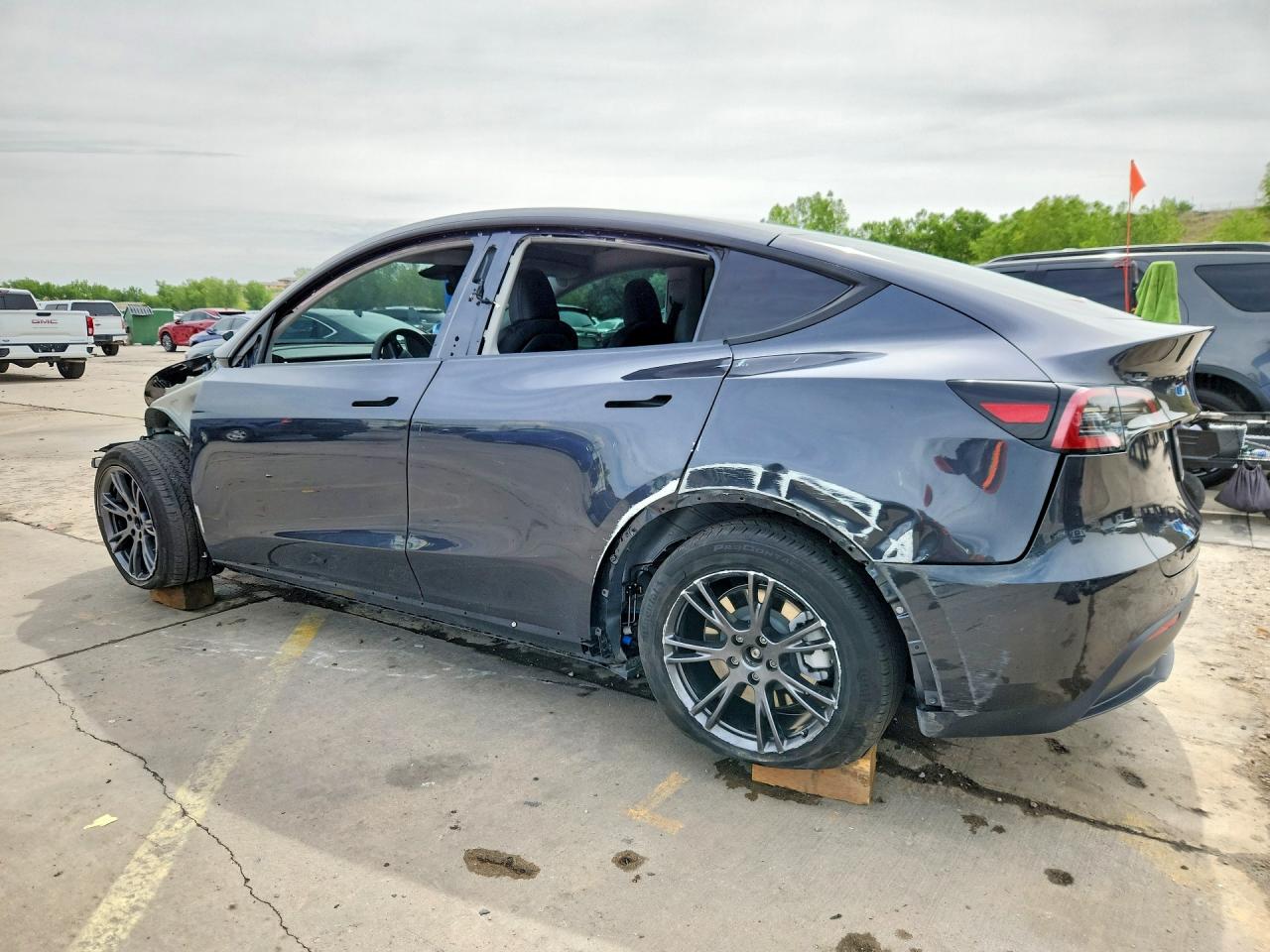 2025 TESLA MODEL Y — снимка 2
