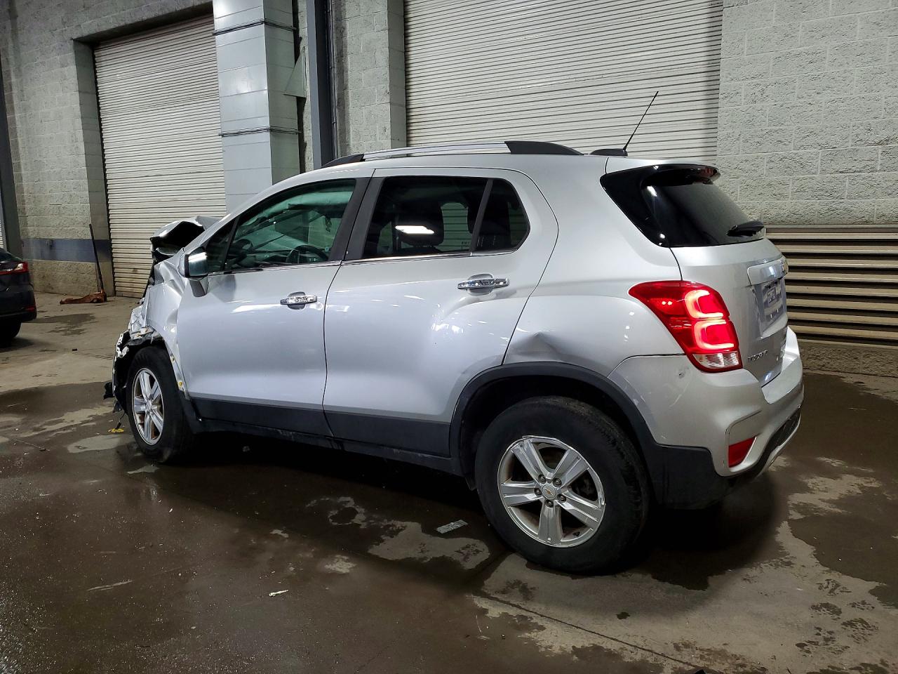 2017 CHEVROLET TRAX 1LT — снимка 2