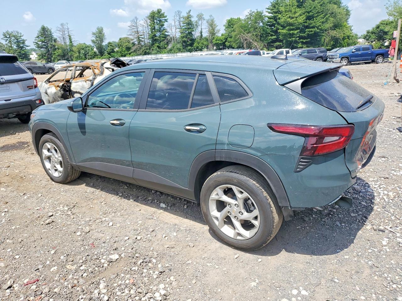 2026 CHEVROLET TRAX LS — снимка 2