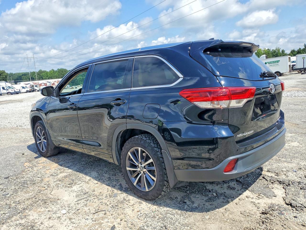 2018 TOYOTA HIGHLANDER XLE — снимка 2