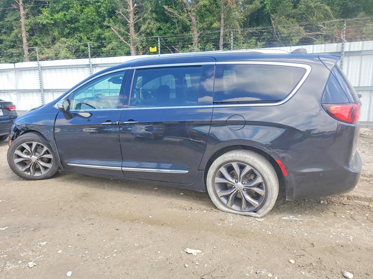 2017 CHRYSLER PACIFICA LIMITED — снимка 2