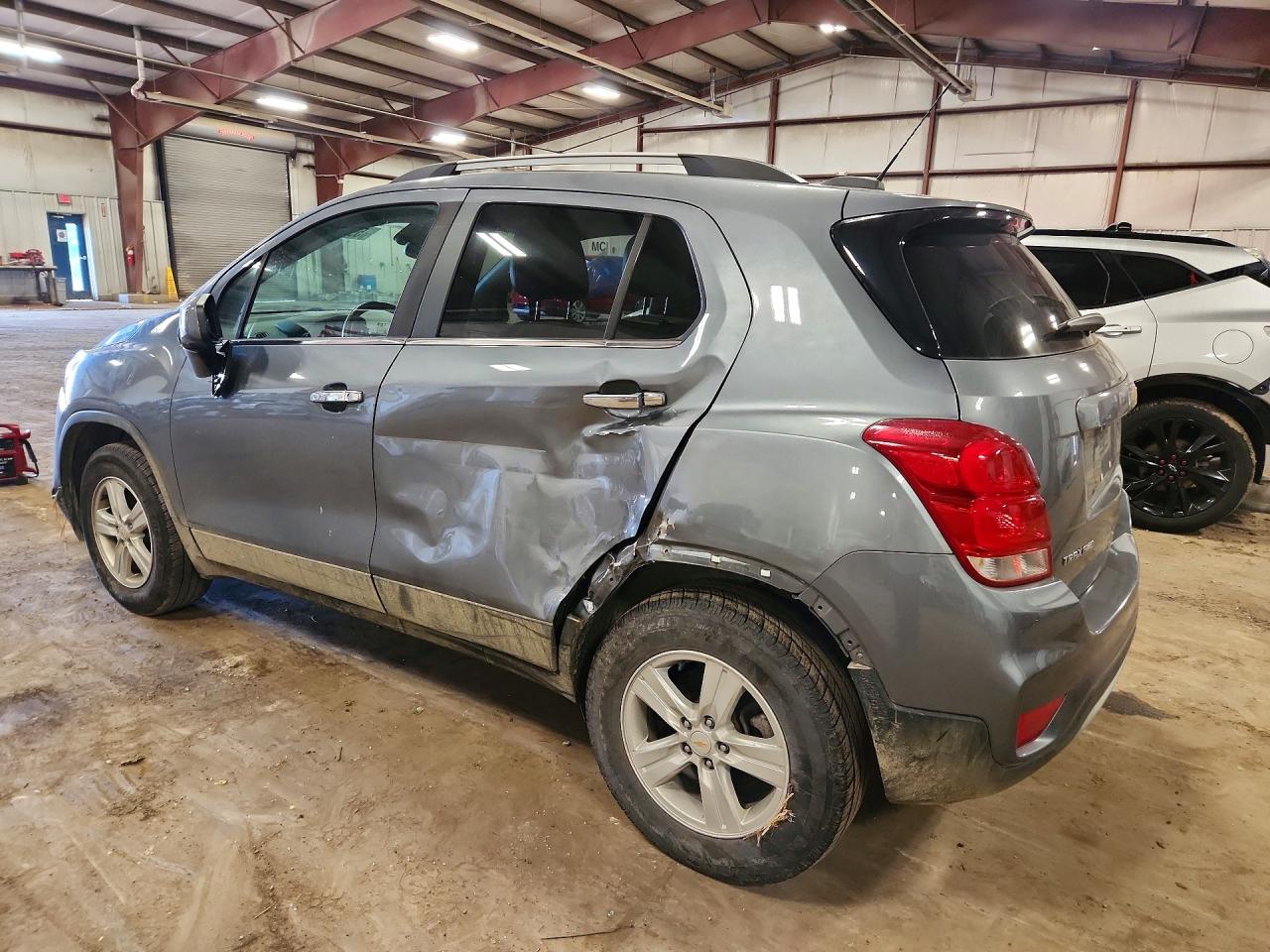 2019 CHEVROLET TRAX 1LT — снимка 2
