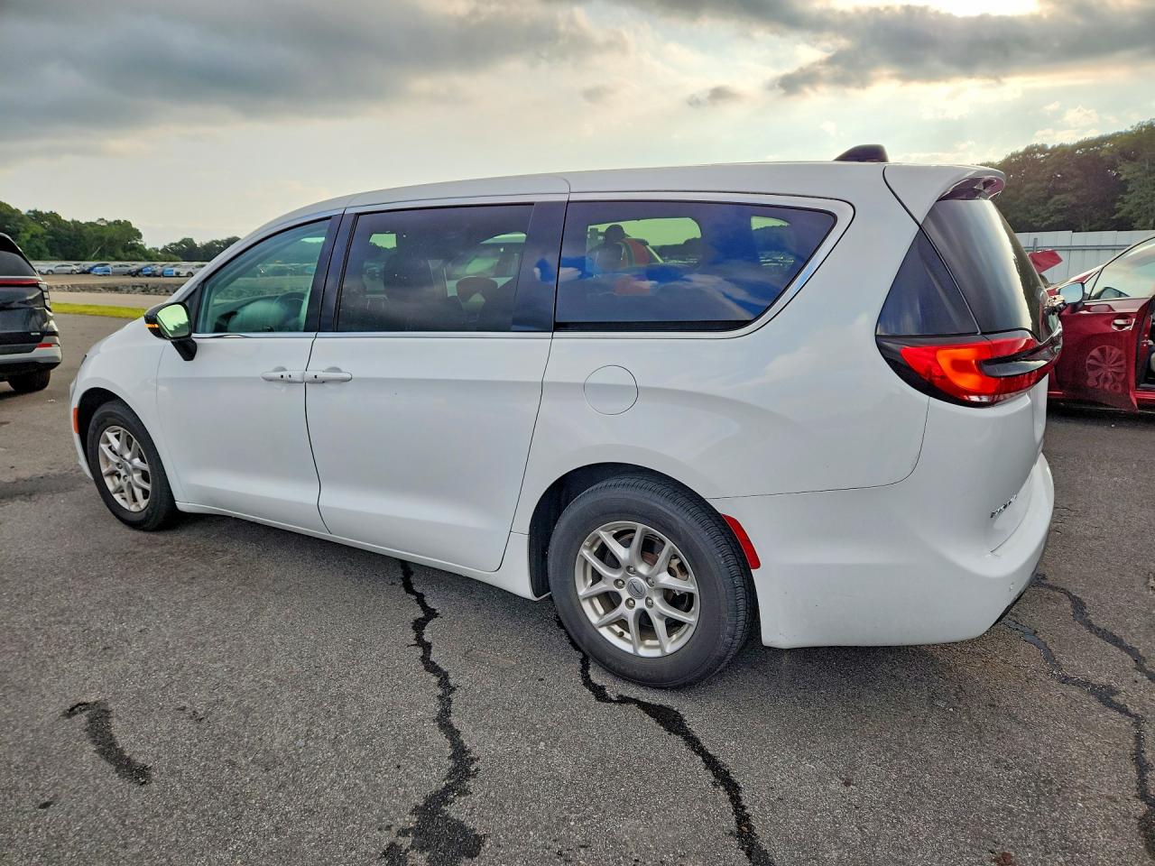 2024 CHRYSLER PACIFICA TOURING L — снимка 2