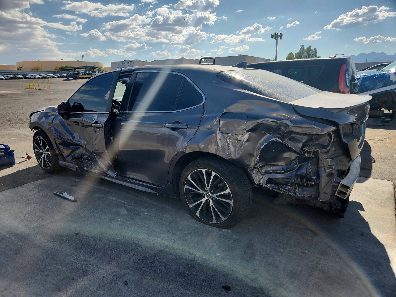 2019 TOYOTA CAMRY SE — снимка 2