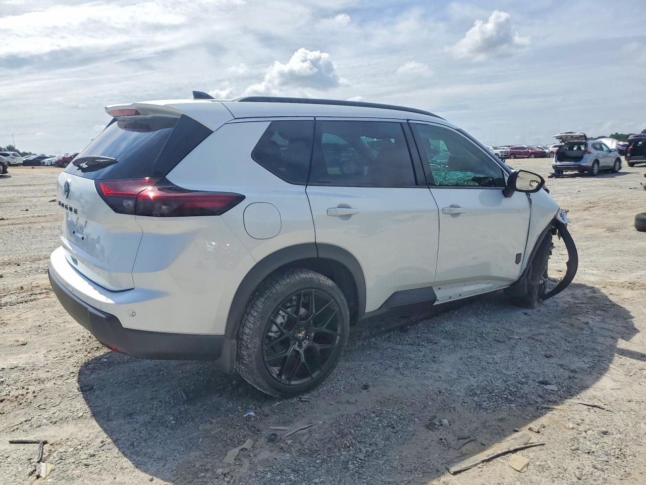2026 NISSAN ROGUE DARK ARMOR — снимка 3