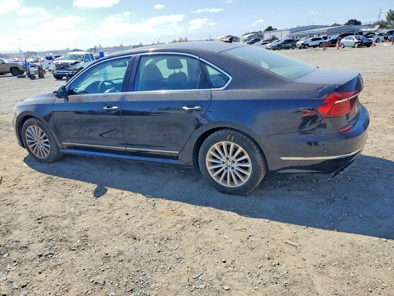 2017 VOLKSWAGEN PASSAT SE — снимка 2