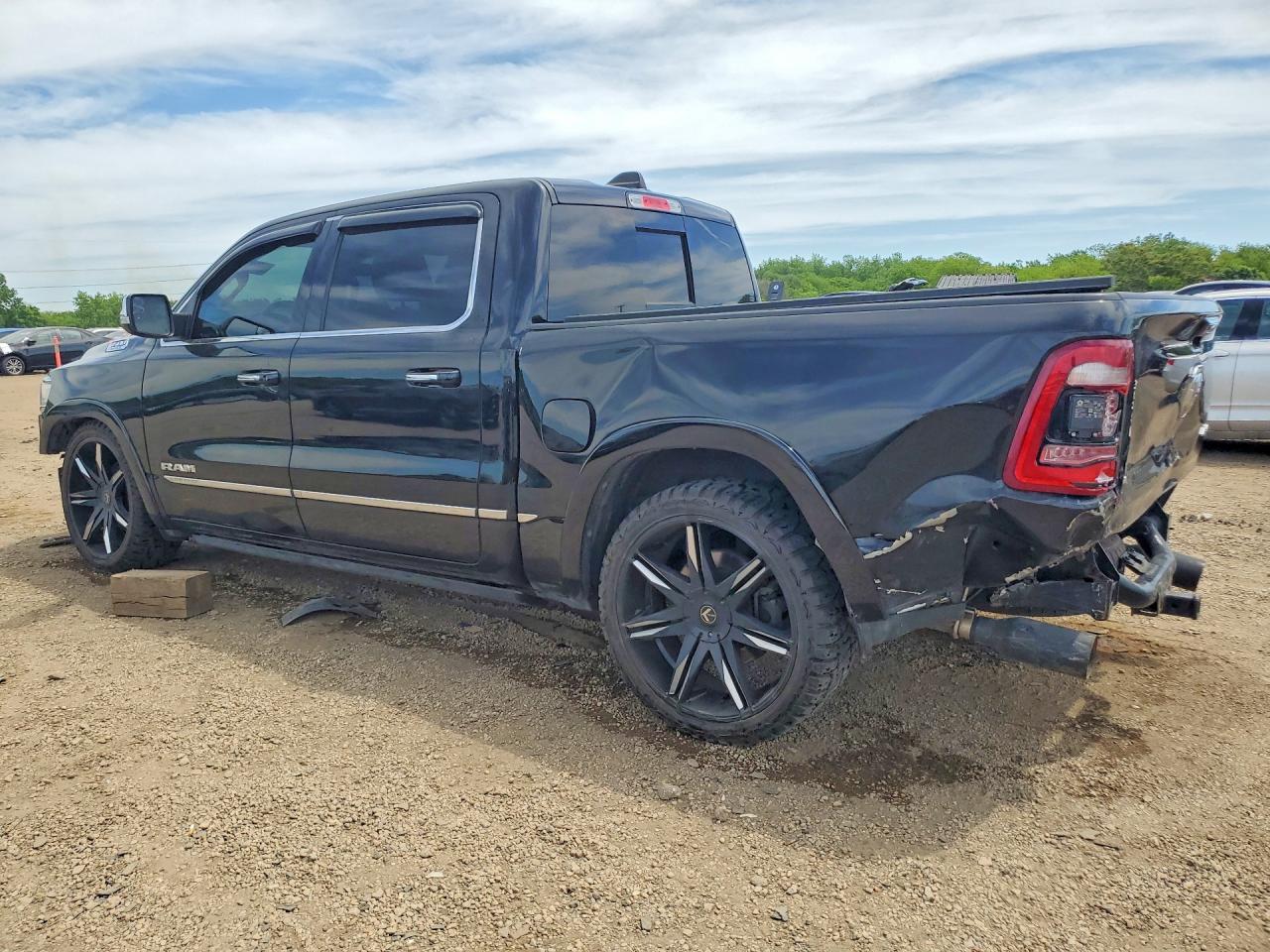 2019 RAM 1500 LIMITED — снимка 2