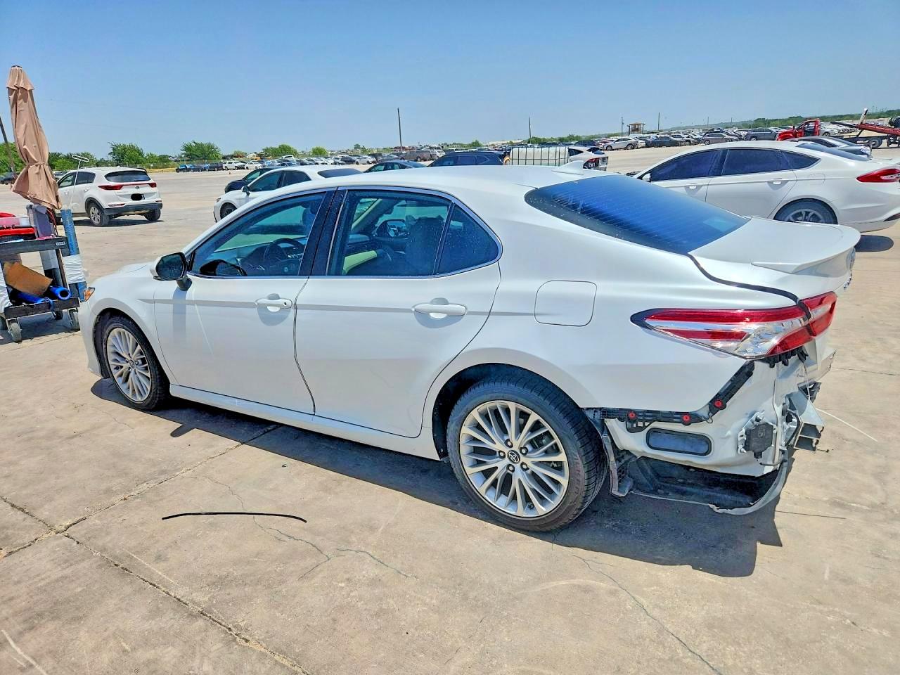 2019 TOYOTA CAMRY XLE — снимка 2