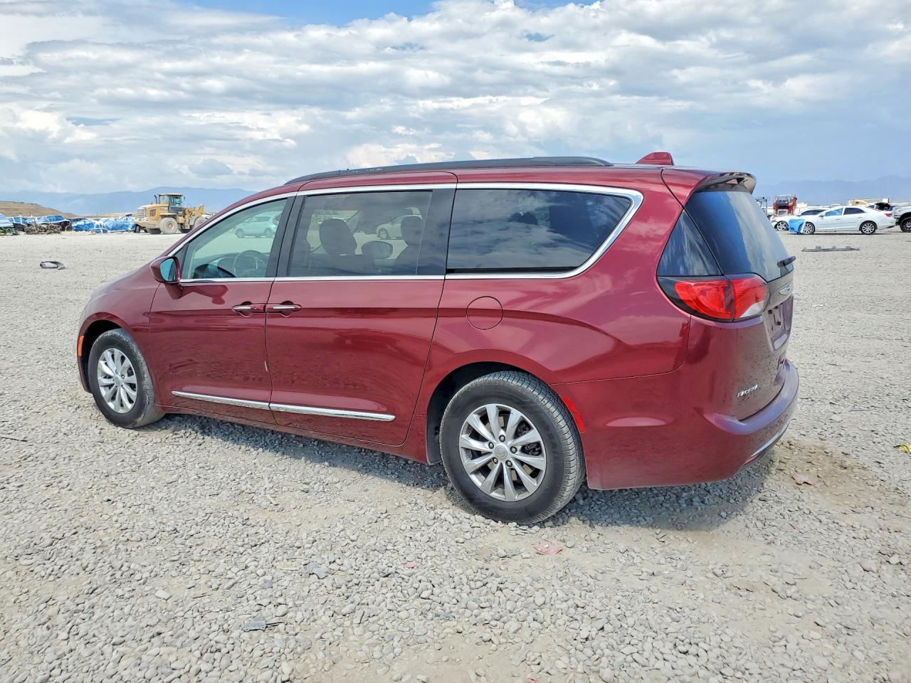 2017 CHRYSLER PACIFICA TOURING L — снимка 2