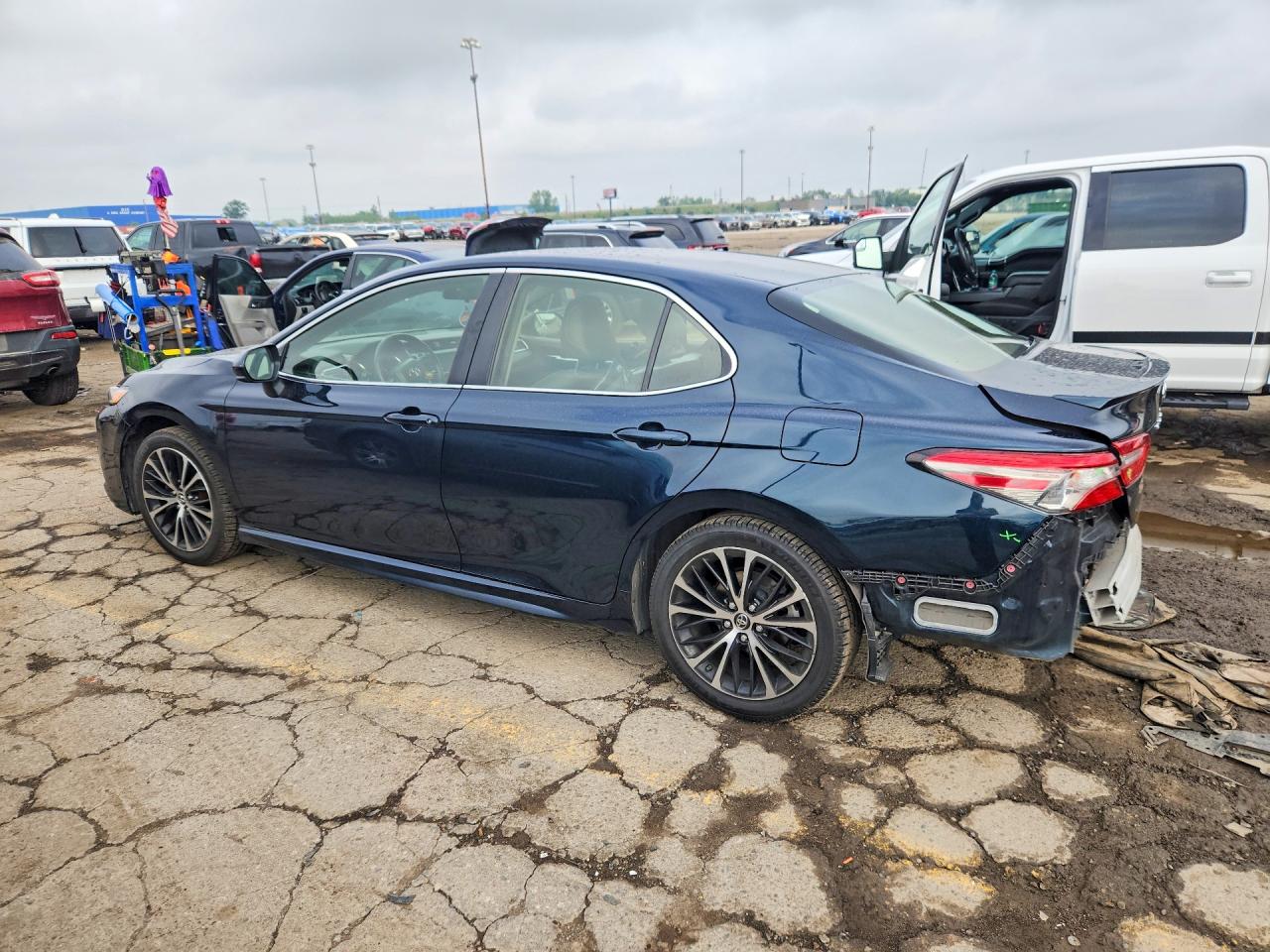 2018 TOYOTA CAMRY SE — снимка 2