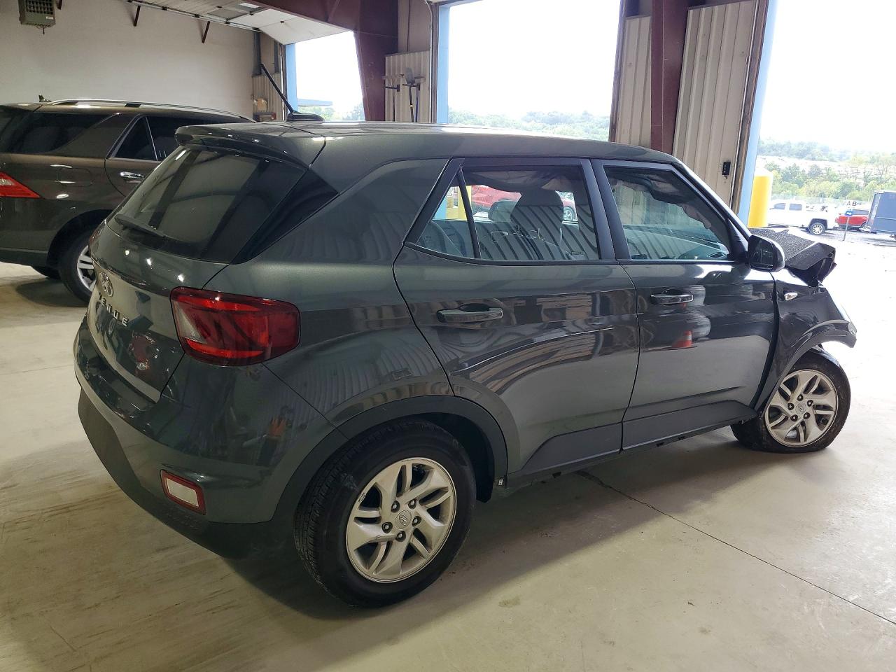 2026 HYUNDAI VENUE SE — photo 3