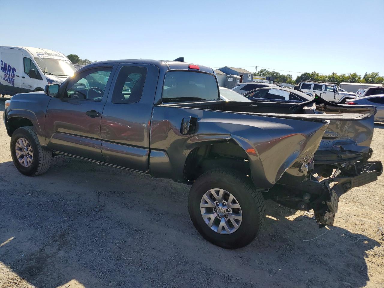 2017 TOYOTA TACOMA SR — снимка 2