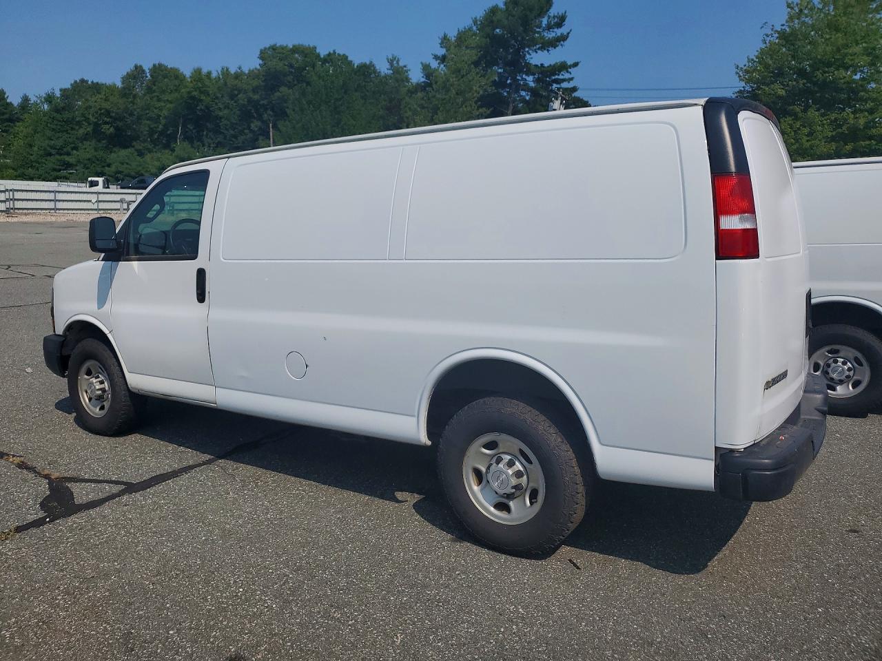 2019 CHEVROLET EXPRESS G2500 — снимка 2