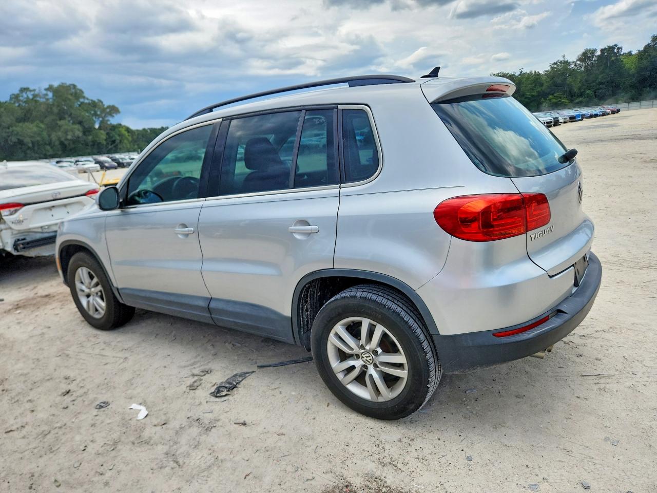 2015 VOLKSWAGEN TIGUAN S — снимка 2