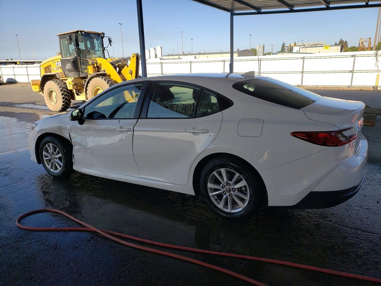 2025 TOYOTA CAMRY LE — снимка 2